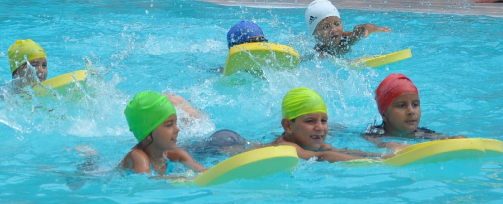 cropped-mavi-inci-yüzme-kursu.jpg
