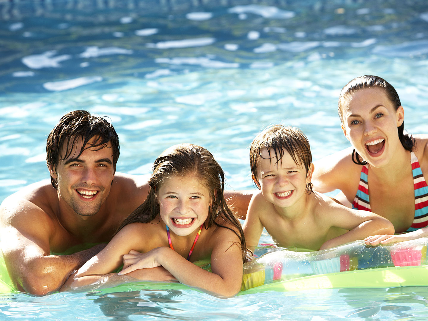 family-piscina